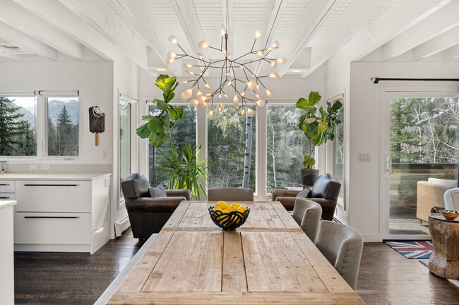 Foto del edificio - 122 Eastwood Rd