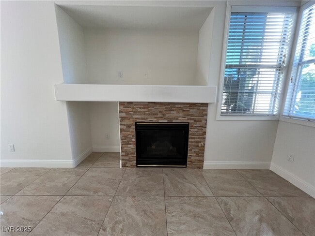 Building Photo - 1705 King James St