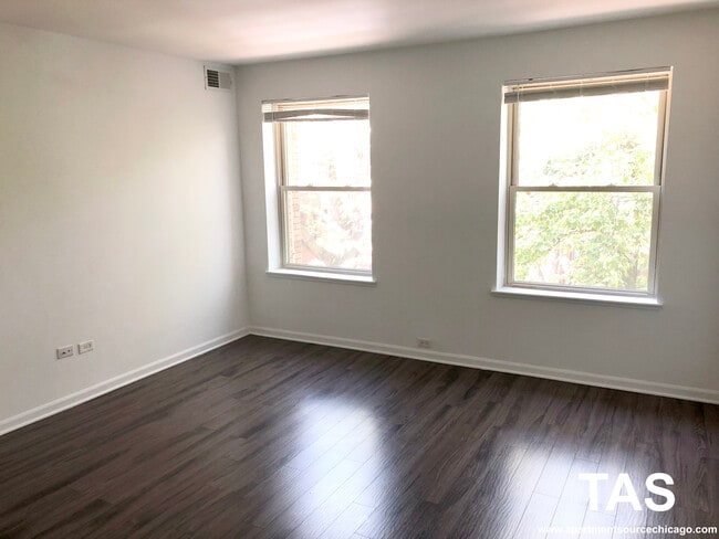Foto del edificio - 925 W Carmen Ave