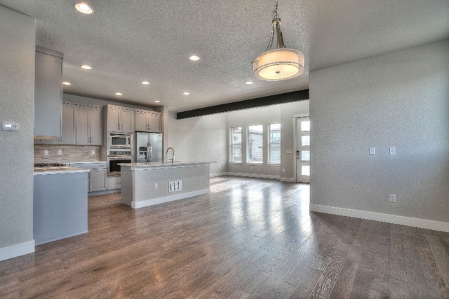 Building Photo - 2132 Saison St