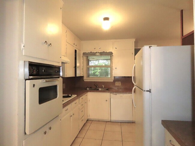 Building Photo - Lovely 3 Bedroom, 2 Bathroom Home in Tyler!