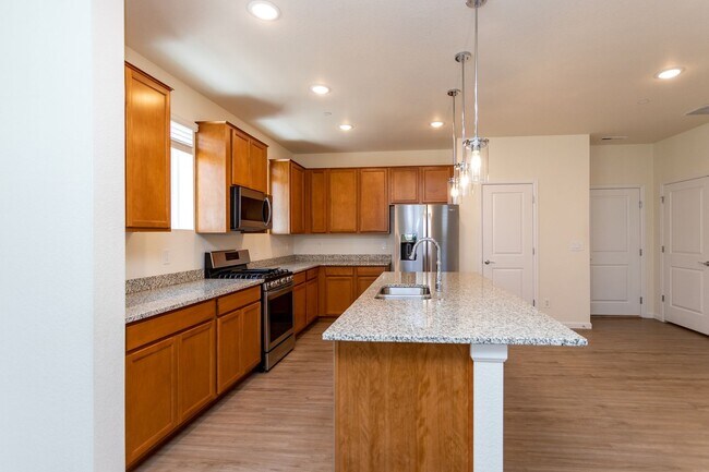 Building Photo - Stunning Home- Excellent Location!