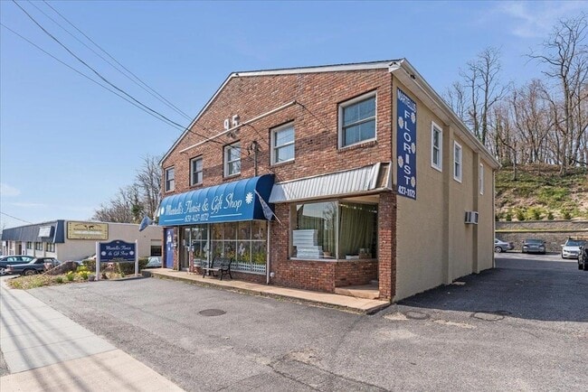 Building Photo - 95 E Main St