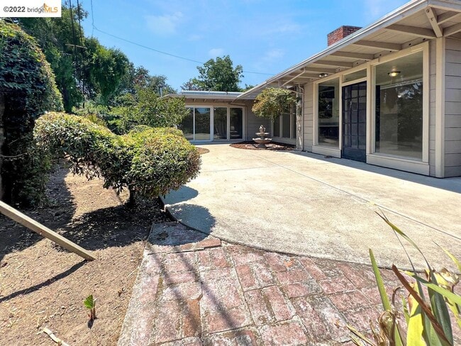 Building Photo - 1224 Oxford Way