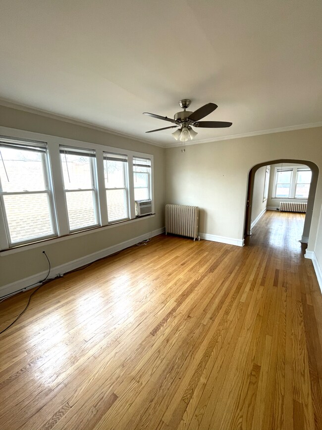 Foto del edificio - 2433 W Dakin St