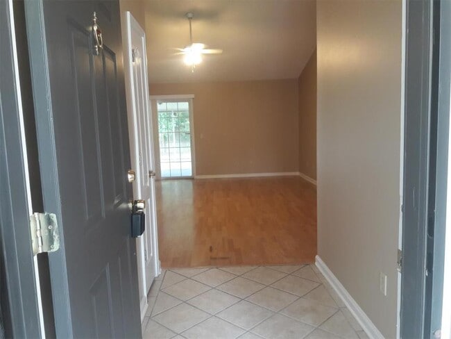 Building Photo - 3 bedroom in Jacksonville FL 32210