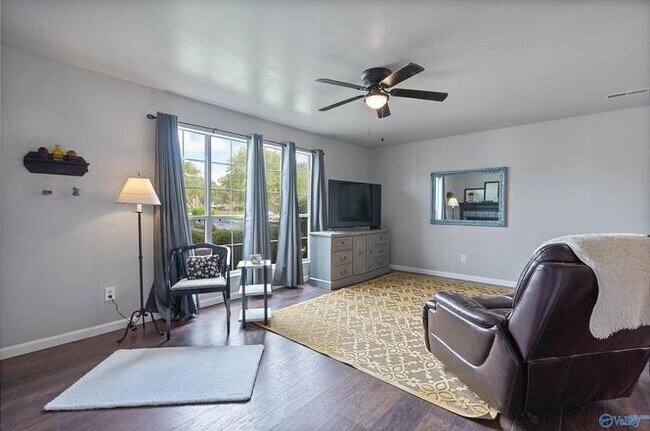Foto del edificio - 351 Waters Edge Ln