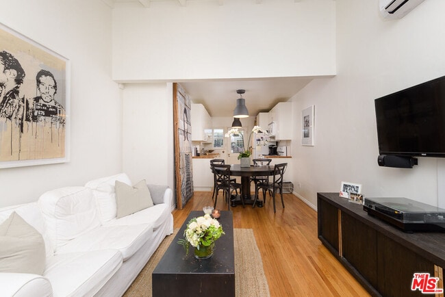 Foto del edificio - 11421 Burnham St