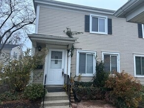 Building Photo - 1597 Cove Dr