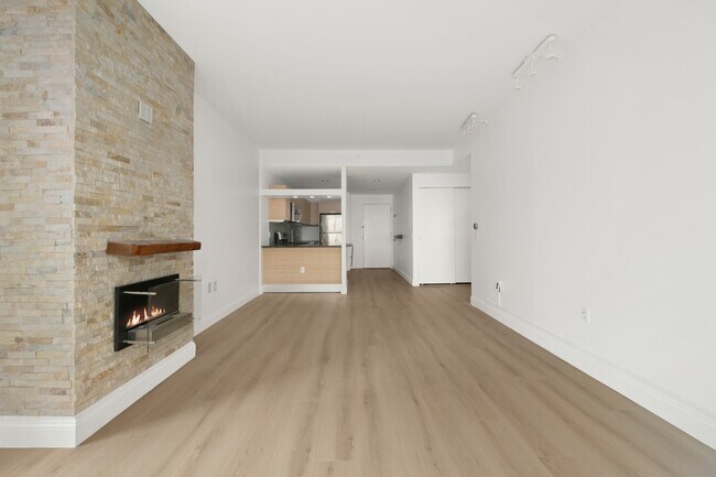 Building Photo - 350 W 42nd St