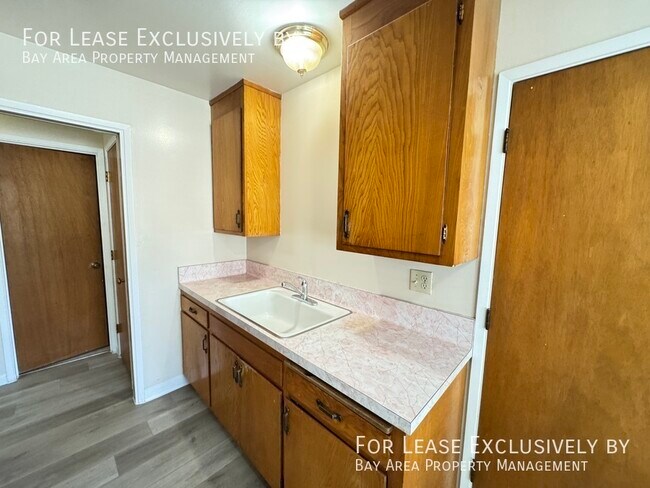 Foto del edificio - 1 BR 1BA ground floor Apartment w/ garage,...