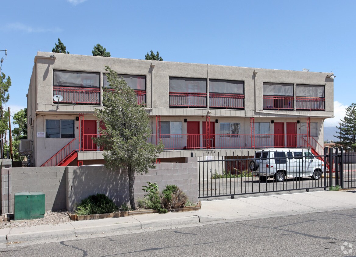Building Photo - 7615 Chico Rd NE