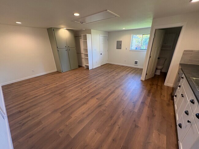 Foto del edificio - 745 Ewald Ave SE