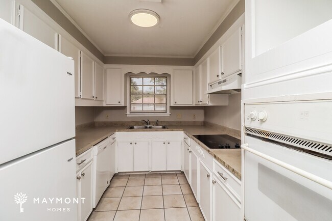 Building Photo - 5642 Brentwood Dr