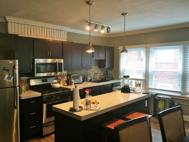 Photo - 6329-6331 Bartlett Apartment