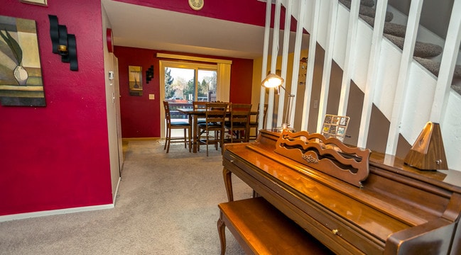 Building Photo - 4240 E Maplewood Way