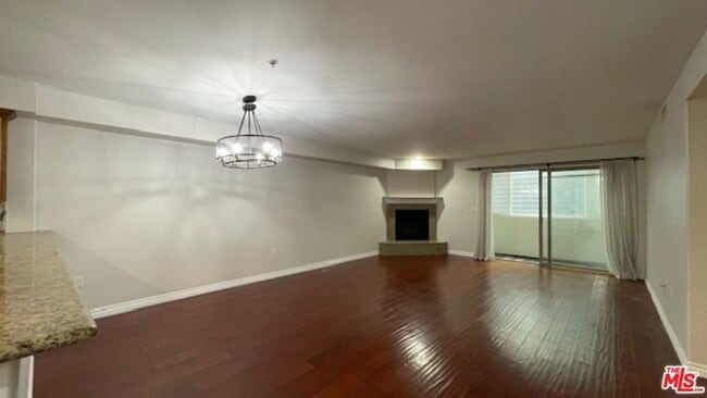 Foto del edificio - 4733 Elmwood Ave