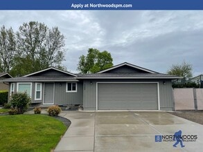 Building Photo - 549 Glenn Way