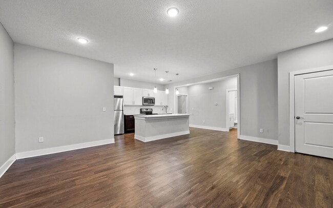 Building Photo - 6797 Rolfe Ave
