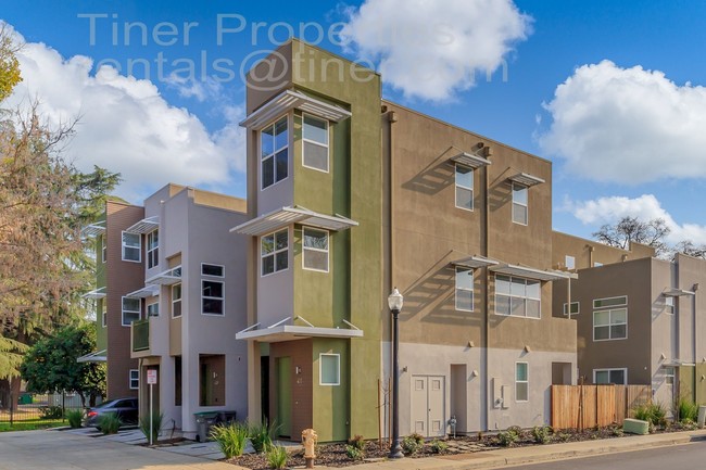 Building Photo - Gorgeous Newer Home In West Sac