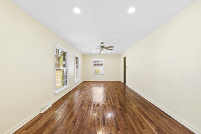 Foto del edificio - 3220 Wiseman Dr