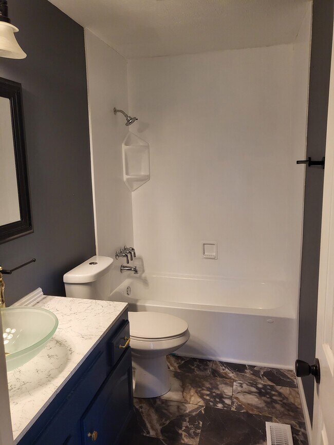 Building Photo - 1012 Millerton Dr