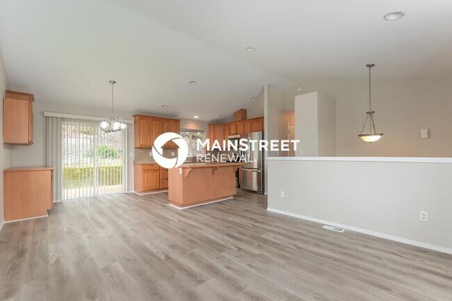 Foto del edificio - 3 Bedroom Pet-Friendly Home in SPANAWAY, W...