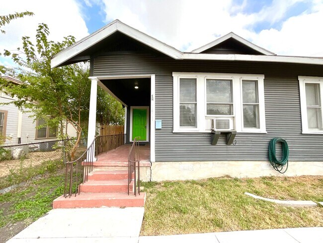 Photo - *MOVE IN SPECIAL* 1 Bedroom 1 Bath with Original Hardwood Flooring! House
