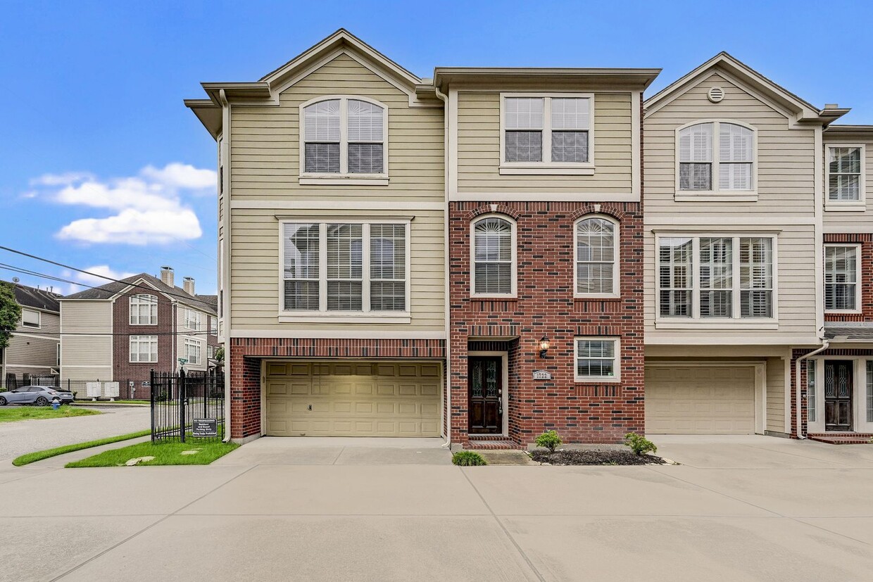 Primary Photo - 2 Bedroom Three Story Townhome!
