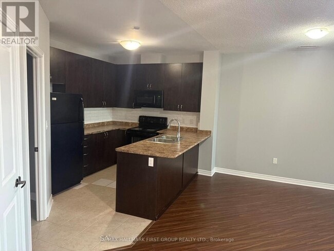 Photo du bâtiment - 7400 Markham Rd