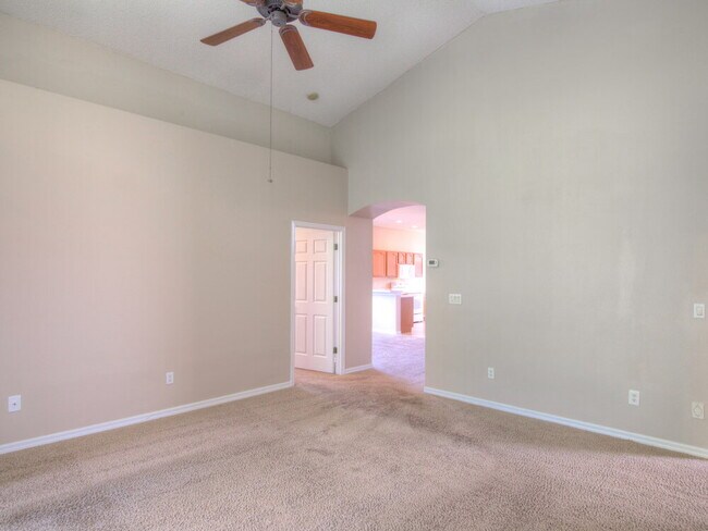 Building Photo - 14200 Viburnum Ln