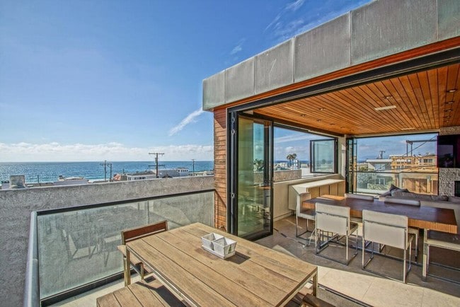 Patio Sur - 216 33rd Pl