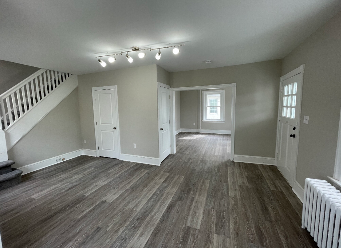 Foto principal - Single Family Home Available for Rent in t...