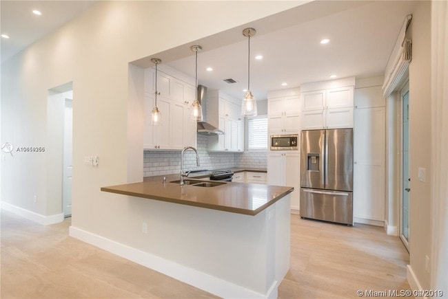 Building Photo - 3002 Coconut Grove Dr