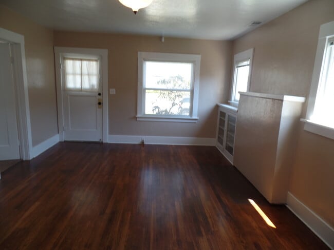 Building Photo - 2930 G St