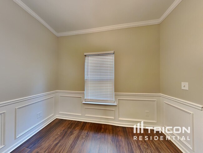 Building Photo - 102 Hill Crest Cir