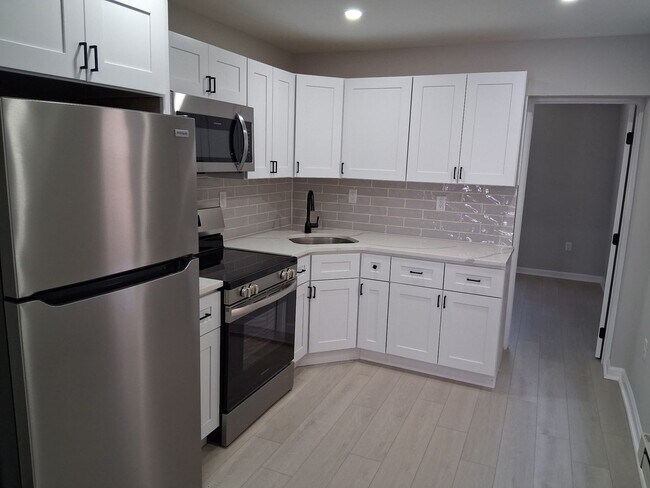 Foto del edificio - Beautiful Newly Renovated 4 Bedroom Home Now Available in Mantua