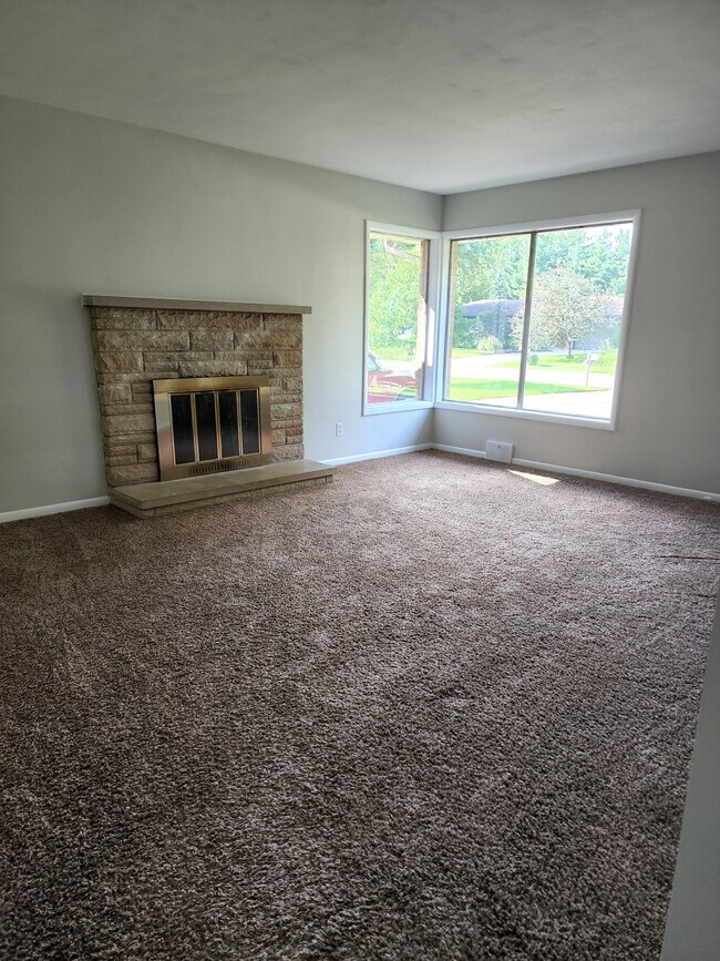 1874 Bluehill Dr NE, Grand Rapids, MI 49525 House Rental in Grand