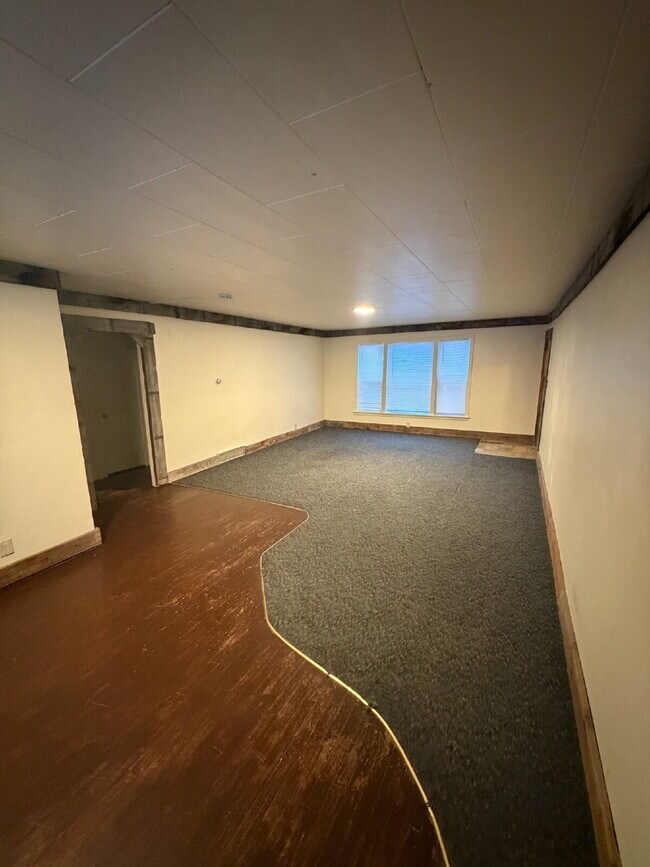 Building Photo - 424 N Rouse Ave