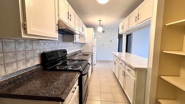 Building Photo - 25 Skyline Dr