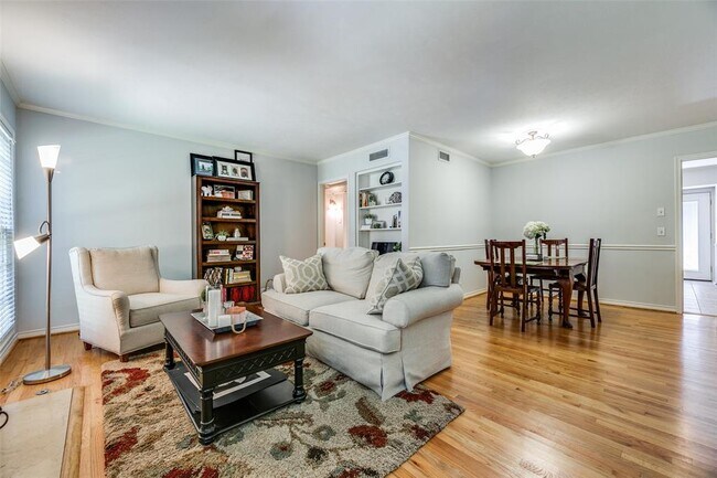 Building Photo - 7816 Meadow Park Dr