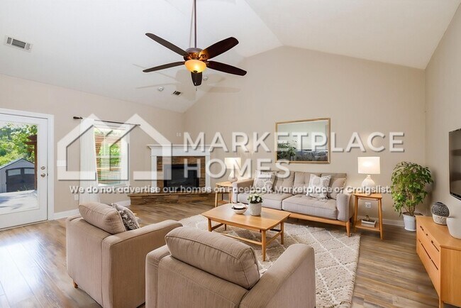 Foto del edificio - 2467 Newbury Ave