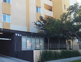 Building Photo - 924 S Hobart Blvd