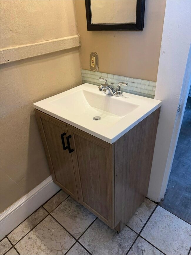 Building Photo - 7007 Fullerton Ave