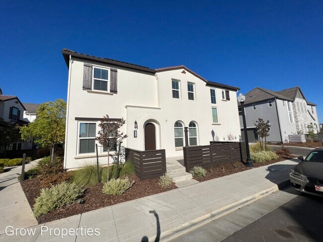 Building Photo - 4 br, 3 bath House - 3299 Ronald Regan Street