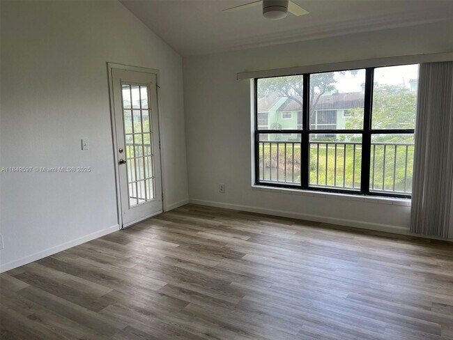 Foto del edificio - 4027 NW 87th Ave