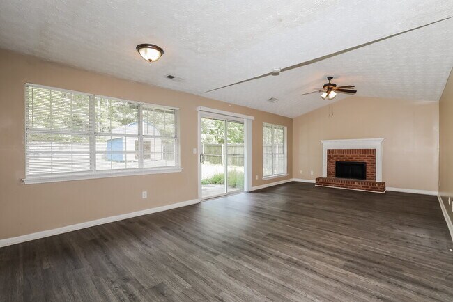 Foto del edificio - 2442 Rosedale Creek Dr