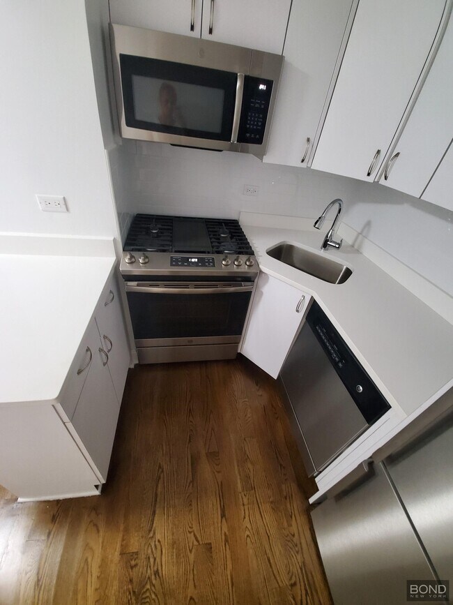 Foto del edificio - 145 E 16th St