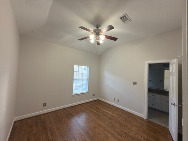 Foto del edificio - 1108 W 22nd St