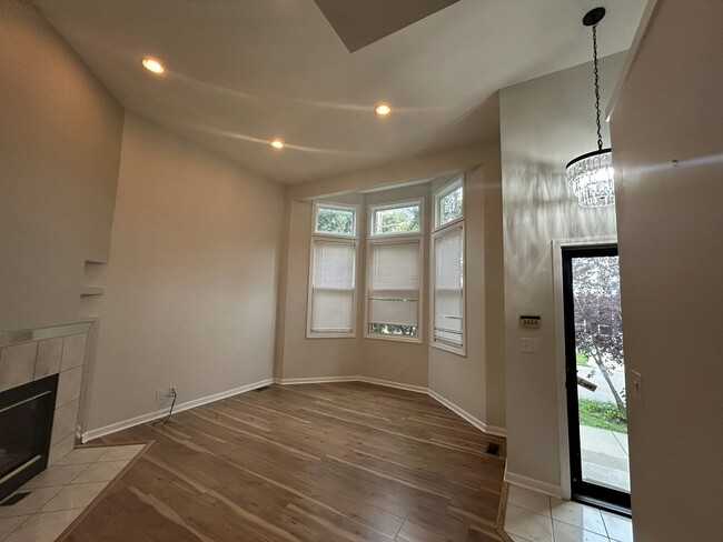 Building Photo - 1242 Labrosse St